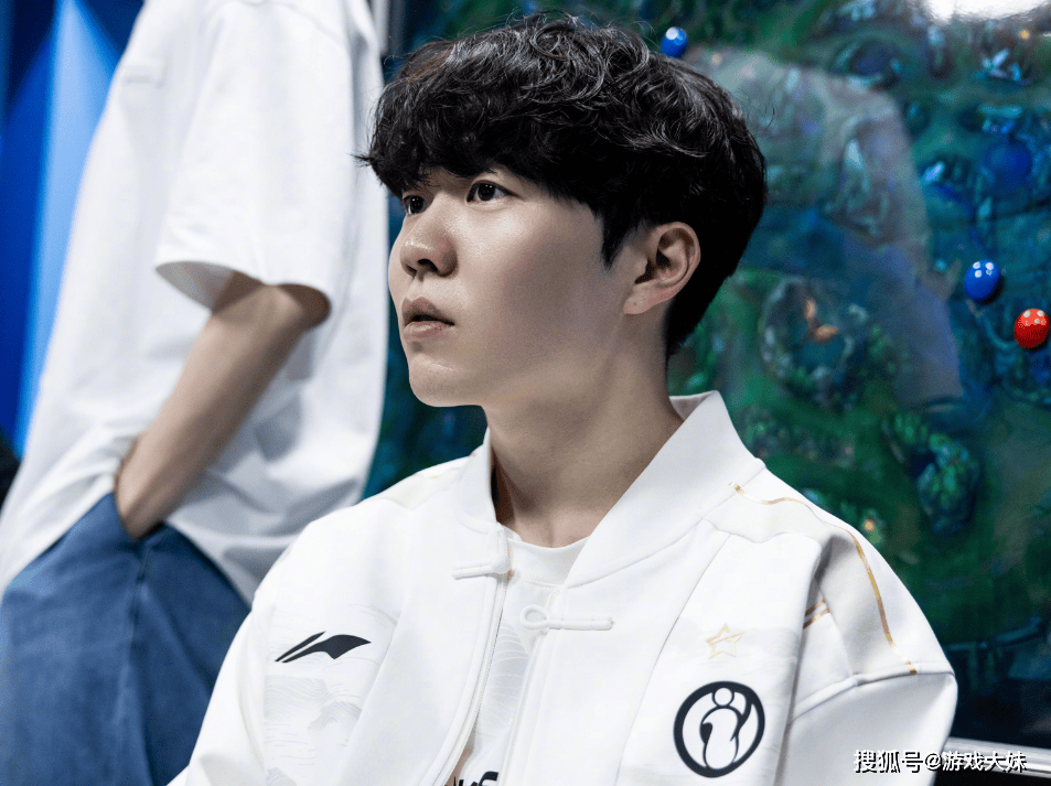 Rookie回归赛场，连败首场状态亮眼，TES观众沸腾！